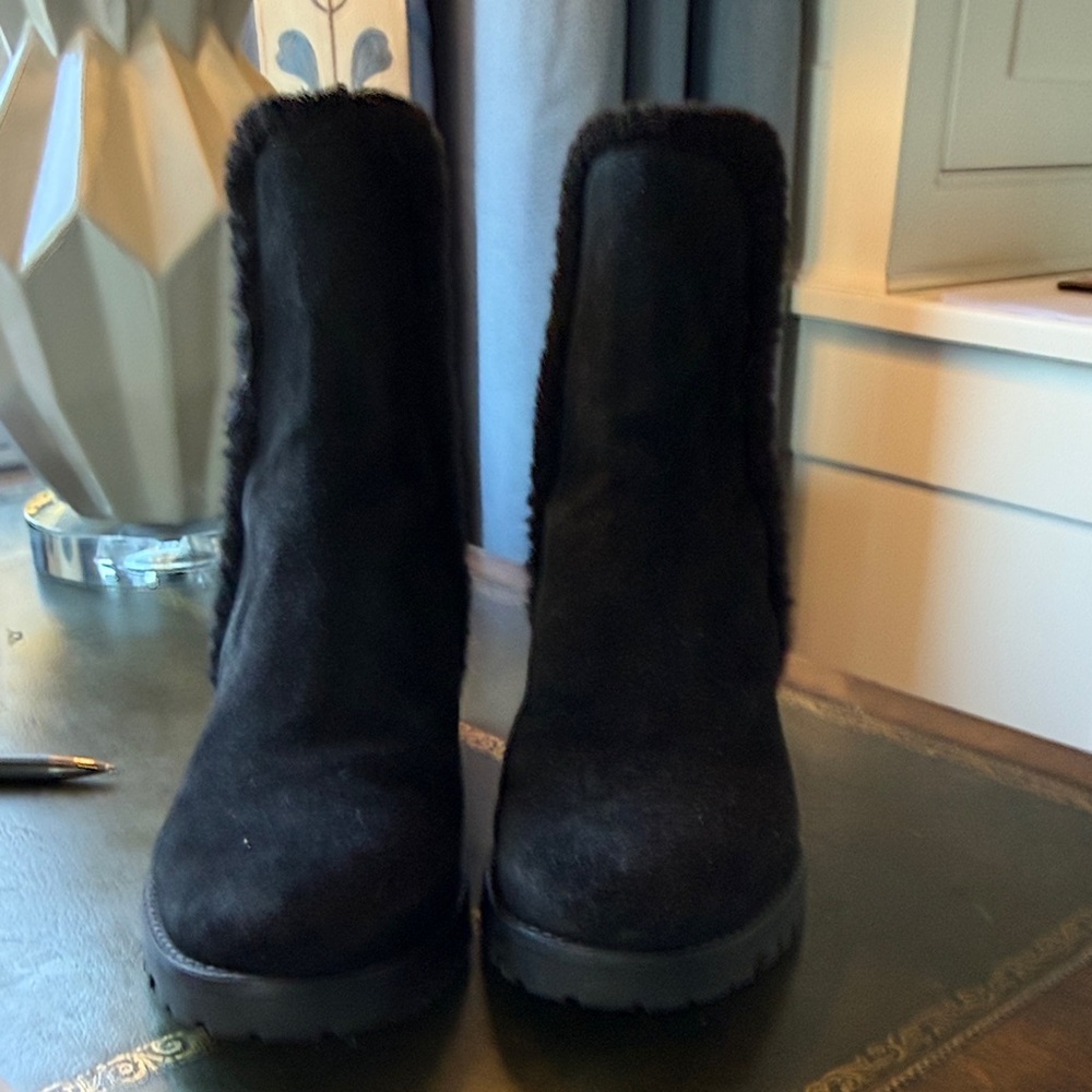 Ann Taylor Black Faux-Shearling Winter Boots